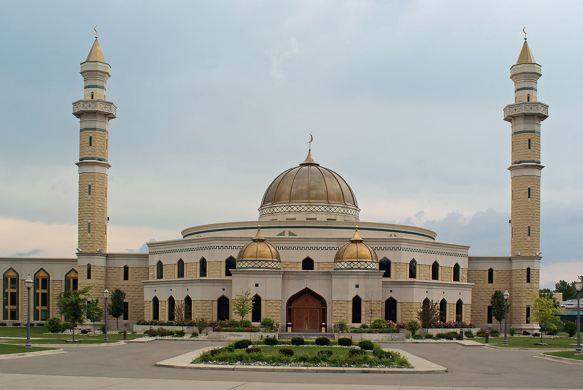 Bring the Gospel to Over 50,000 Muslims Living in Michigan
